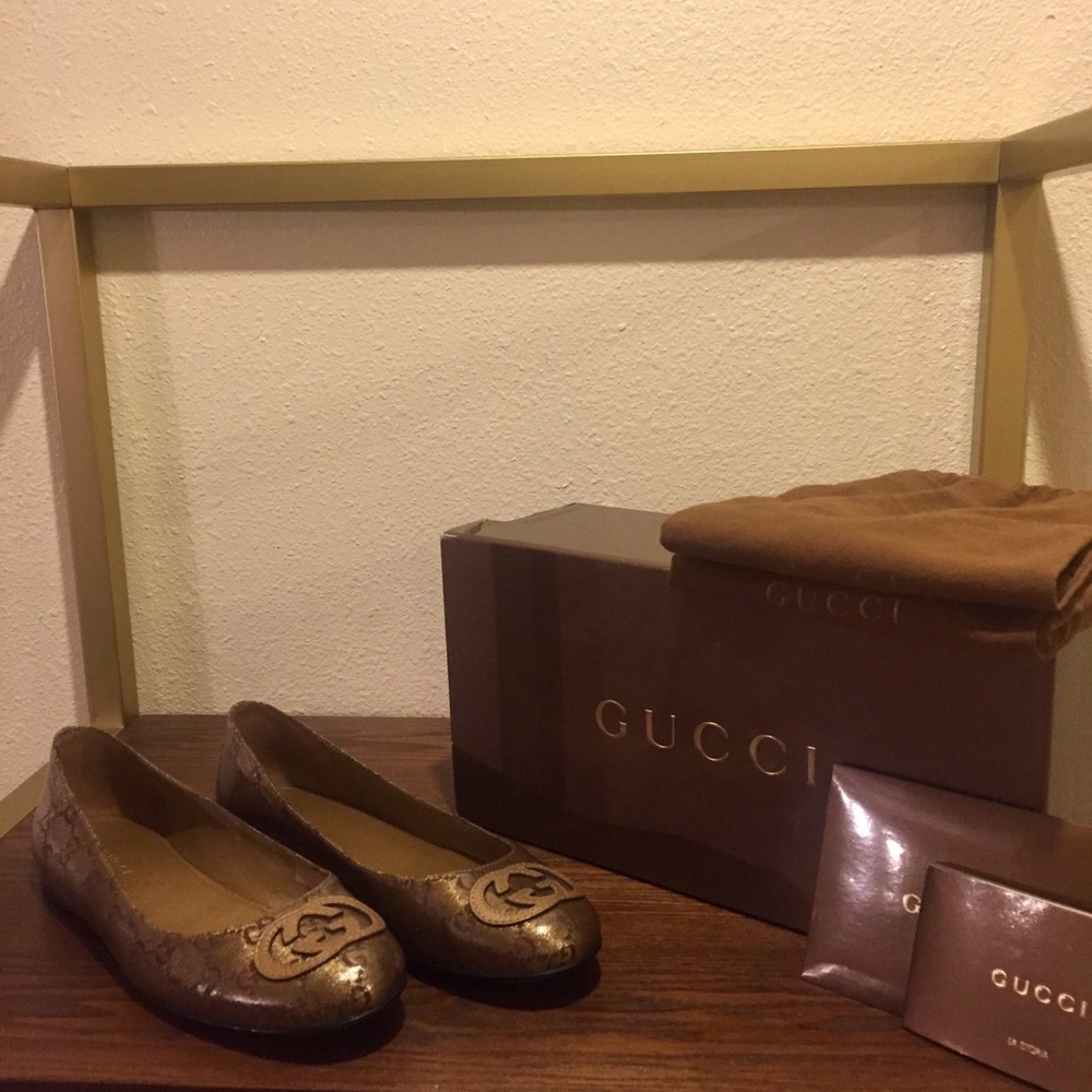 Gucci metallic GG flats